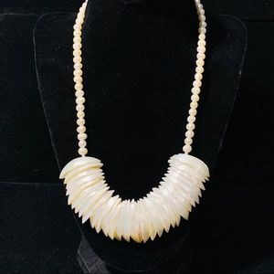 Unique & original pearl necklace!